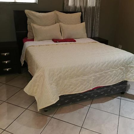 Ebony Guest House Претория Экстерьер фото