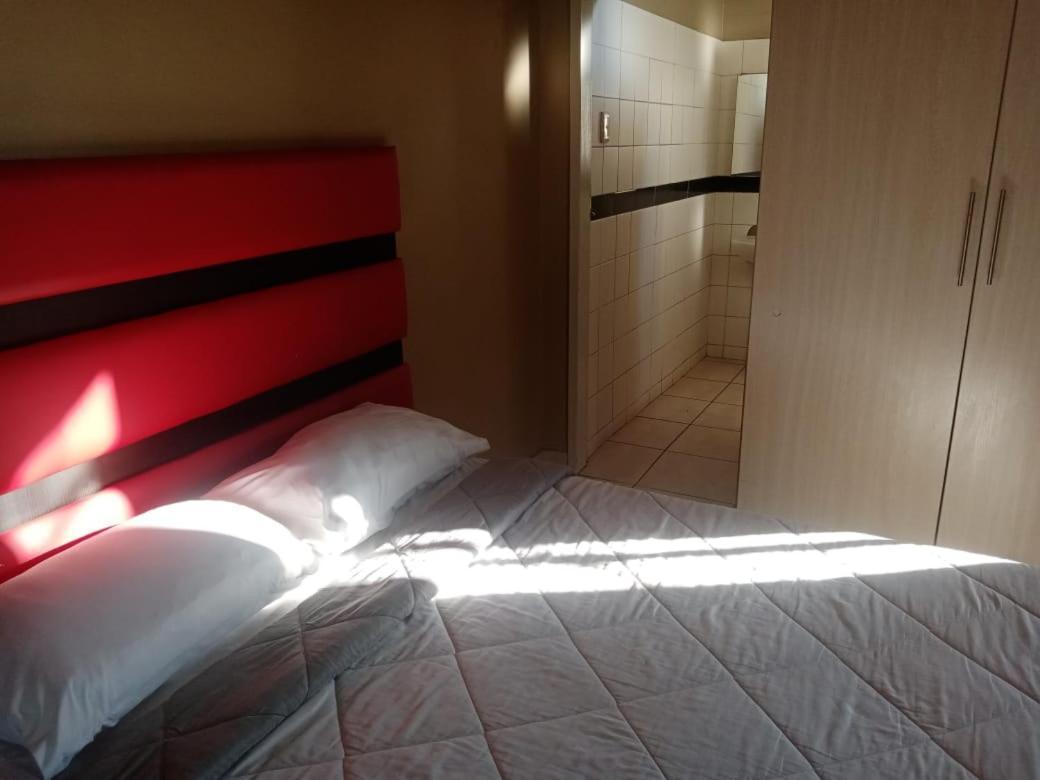 Ebony Guest House Претория Экстерьер фото