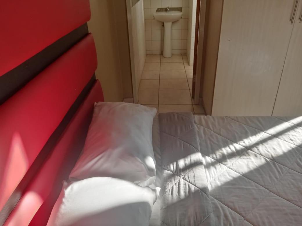 Ebony Guest House Претория Экстерьер фото