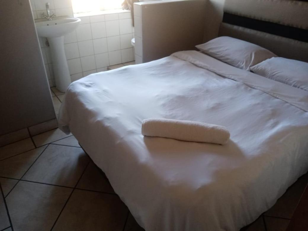 Ebony Guest House Претория Экстерьер фото